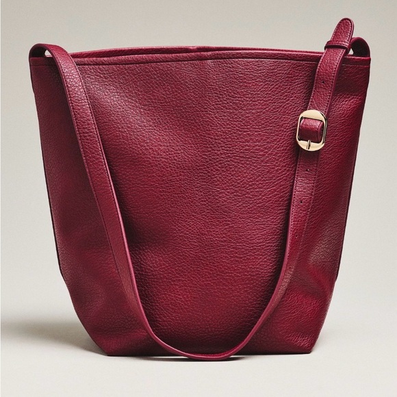 Anthropologie Vegan Leather Buckle Strap Bucket Bag in Red NWT - Picture 3 of 16